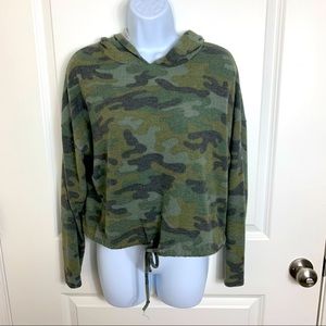 Vibe sportswear hooded camouflage sweater. Medium